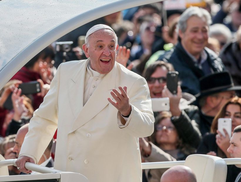 El Papa gana miles de seguidores en estreno en Instagram