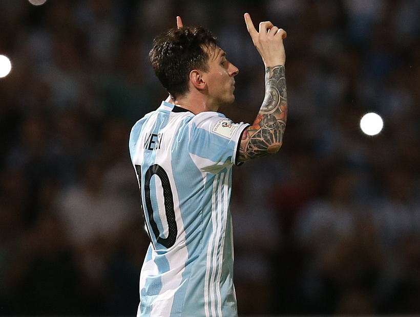 Argentina venció 2-0 a Bolivia y enderezó el rumbo en las eliminatorias