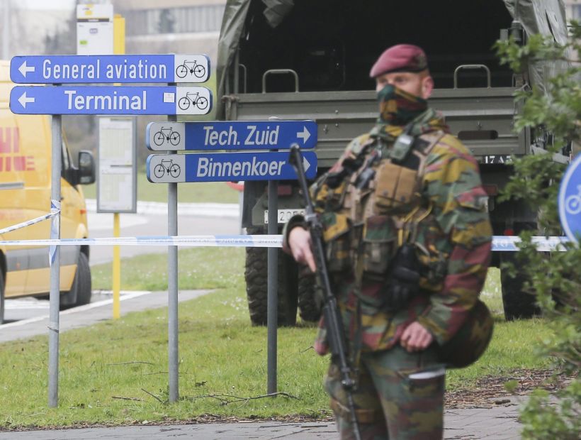El aeropuerto de Bruselas reabrirá parcialmente este domingo tras atentados terroristas