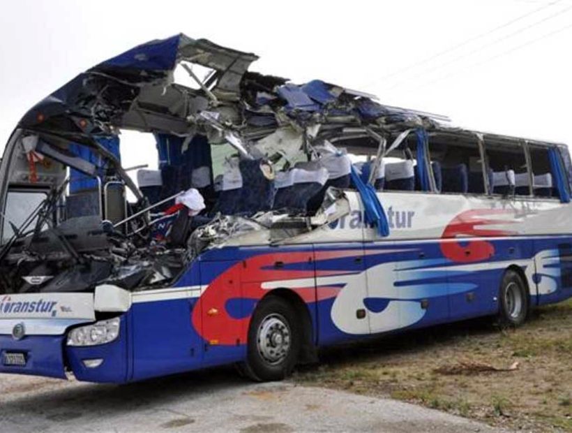 Cuba: dos muertos y 28 heridos dejó un choque de un bus turístico
