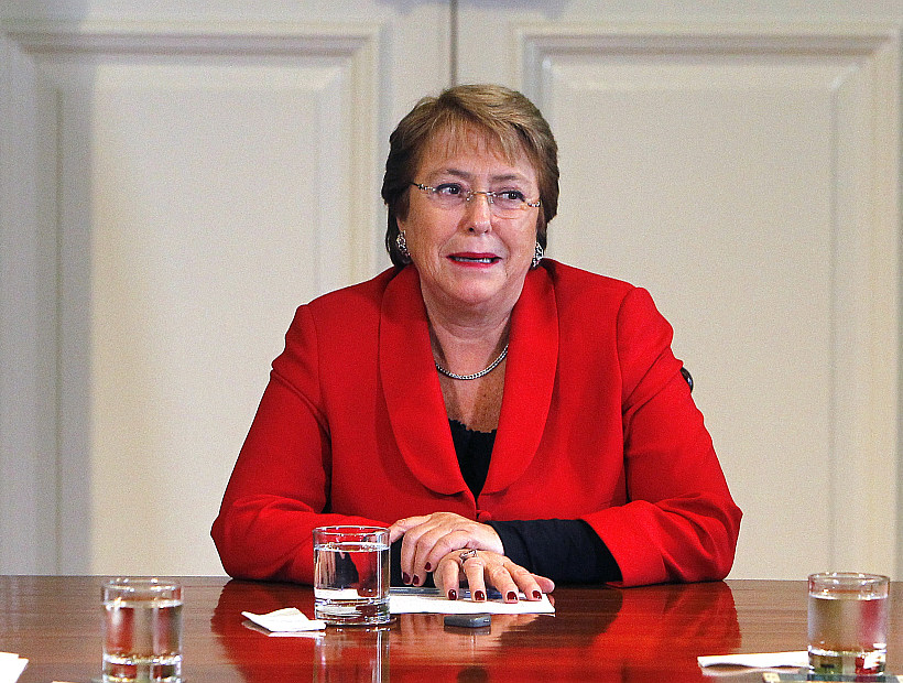 Presidencia opta por defensor público para representar a Bachelet