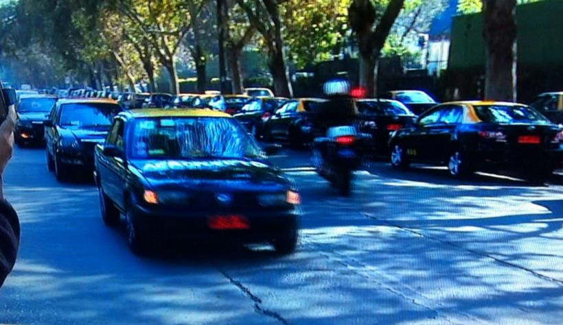 Más de un centenar de taxistas protestan contra Uber y Cabify en el centro de Santiago