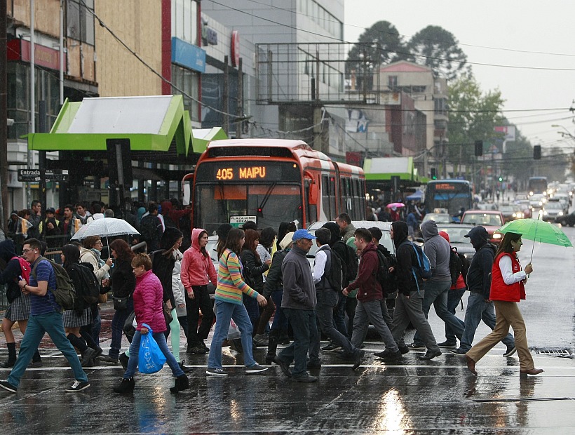 Declararon alerta temprana preventiva por tormentas eléctricas y chubascos en la Región Metropolitana