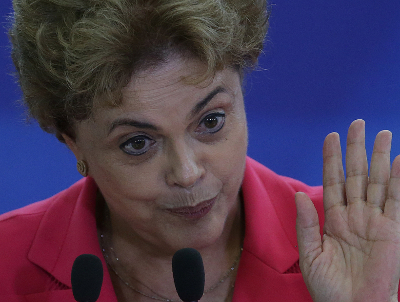 Comisión de Diputados de Brasil votó a favor del juicio contra Rousseff