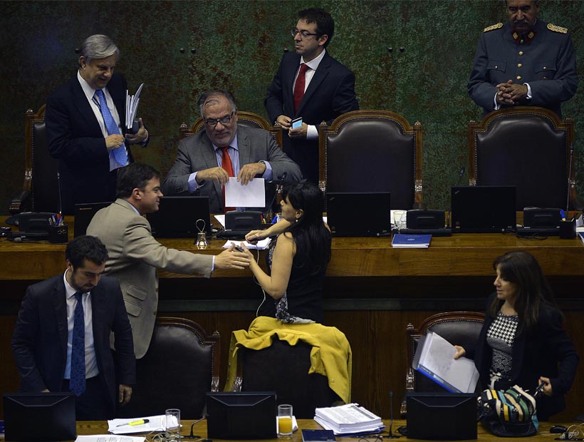 Rechazaron el control de identidad y pasará a comisión mixta junto a llamada "ley mordaza"