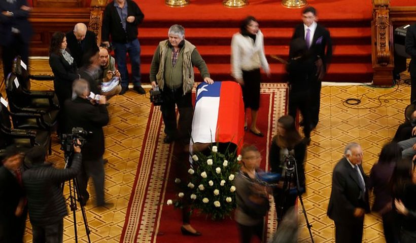 Comenzó el homenaje popular a Pablo Neruda en el ex Congreso