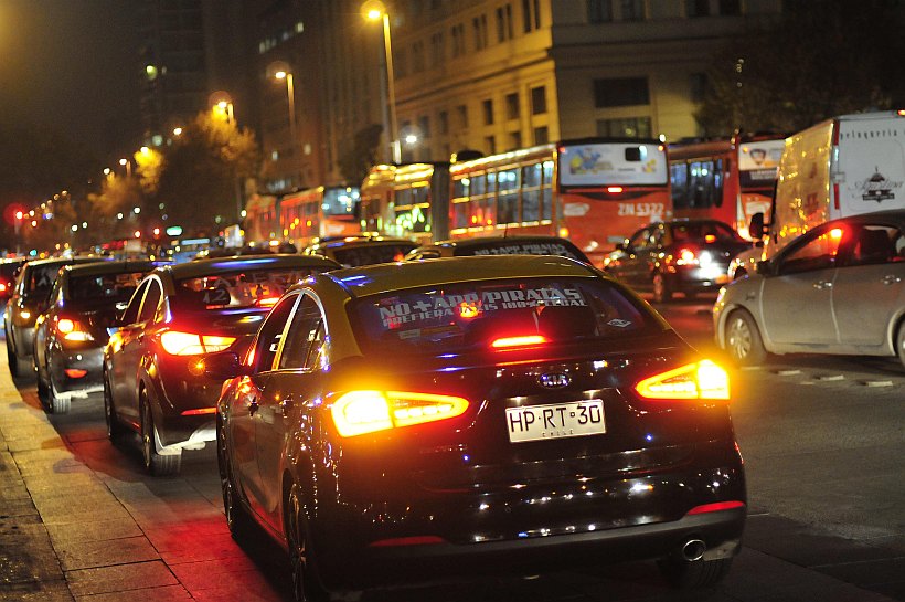 Taxistas nuevamente protestaron contra Uber y Cabify en Santiago