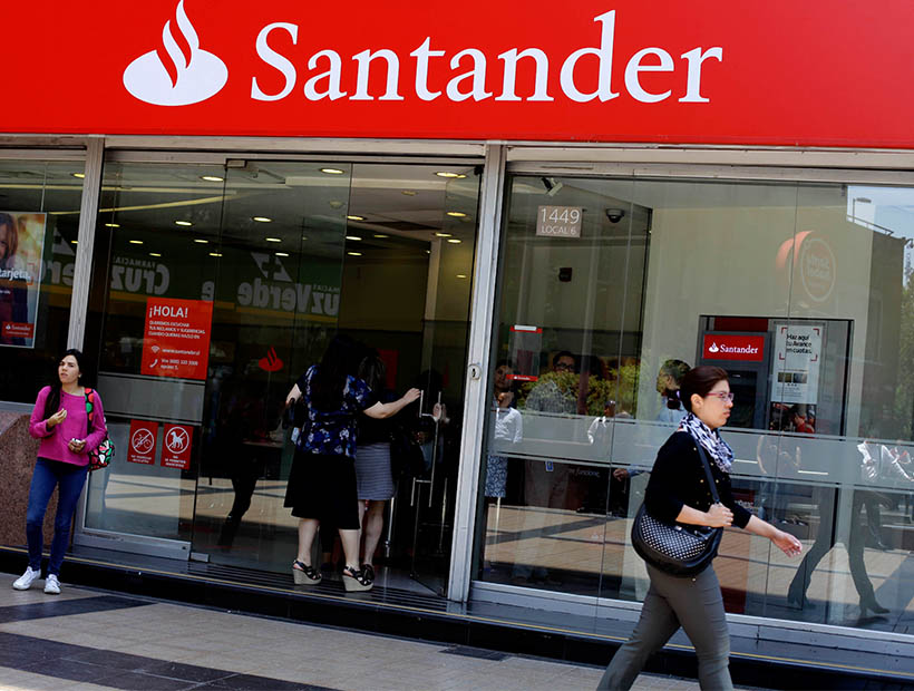 Tres ejecutivos del Banco Santander renunciaron tras conocerse que invirtieron en el Grupo Arcano