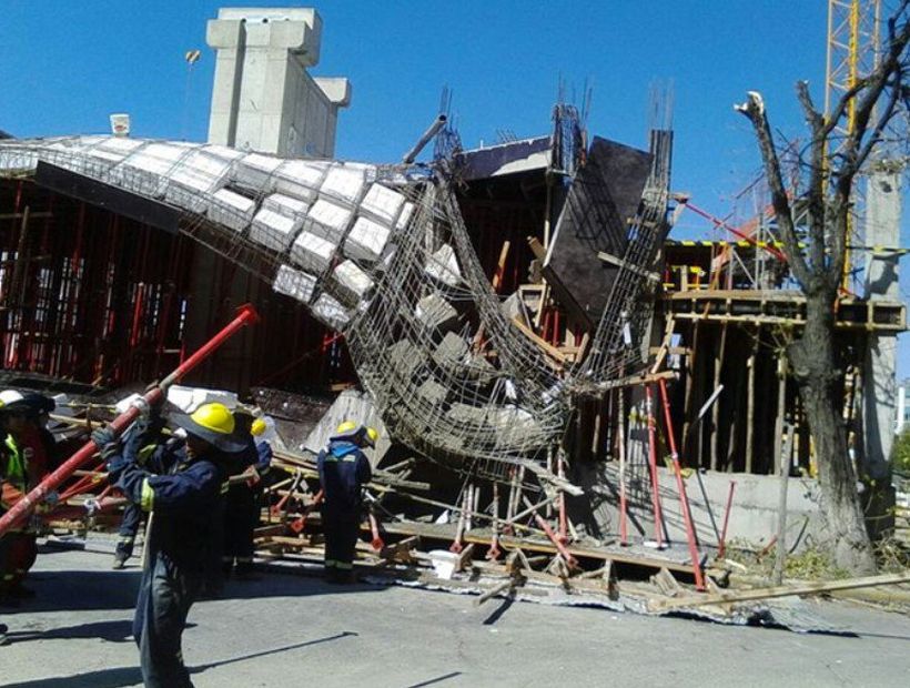 Ocho heridos por desplome de obra en construcción para teleférico de La Paz