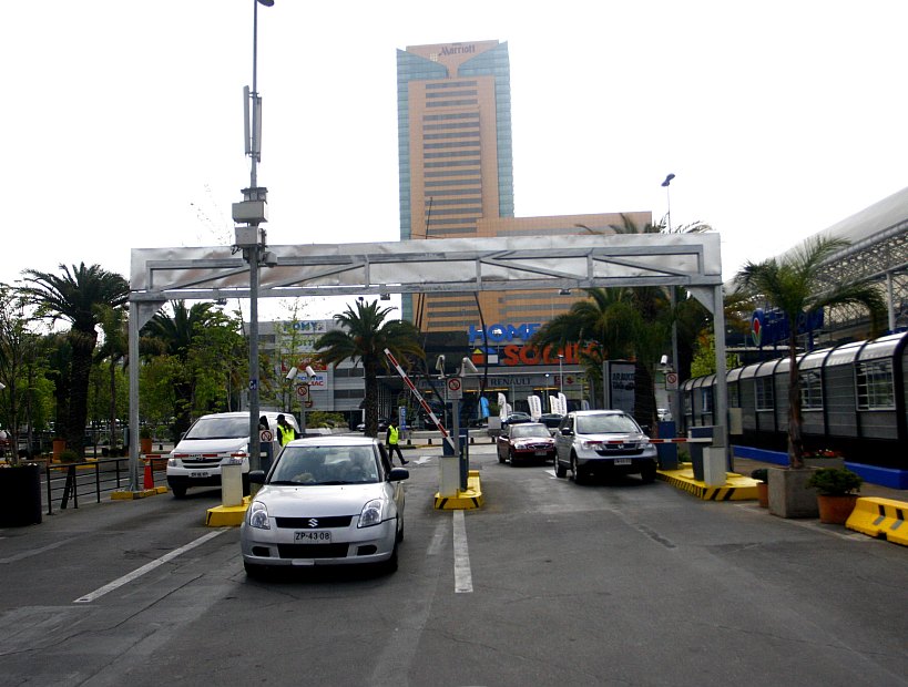 Comisión mixta rechazó propuesta gratuidad en estacionamientos de centros comerciales