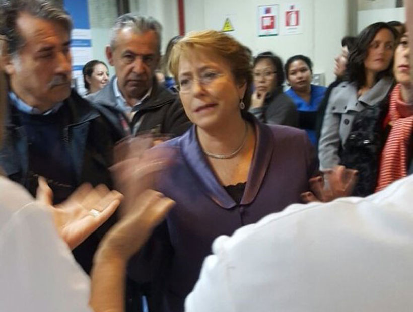 Presidenta Bachelet visitó a Nabila Rifo en la ex Posta Central