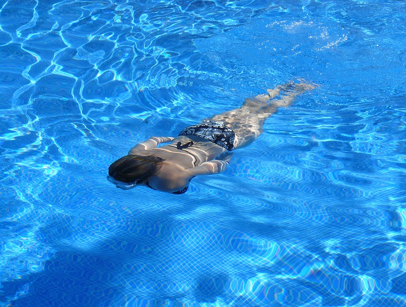 Una modelo murió ahogada mientras hacía una sesión fotográfica bajo el agua