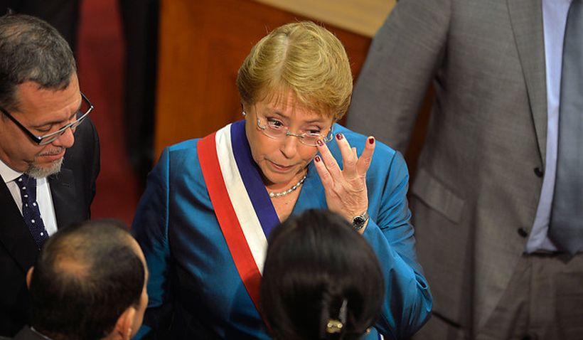 Aprobación a Bachelet cayó tres puntos en la Cadem: 21 %