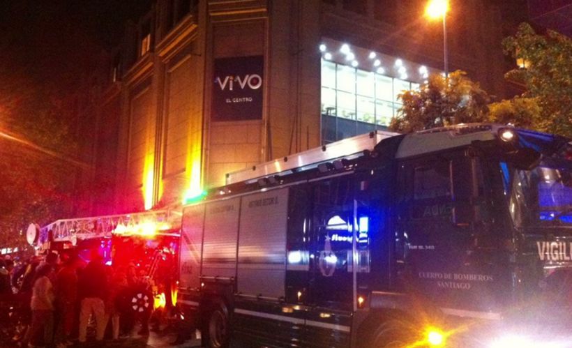 Incendio en azotea del Mall del Centro moviliza a Bomberos
