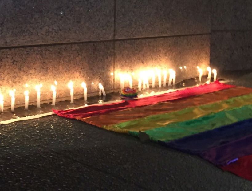 El Movilh le rindió un homenaje a las víctimas de Orlando en la embajada de EE.UU