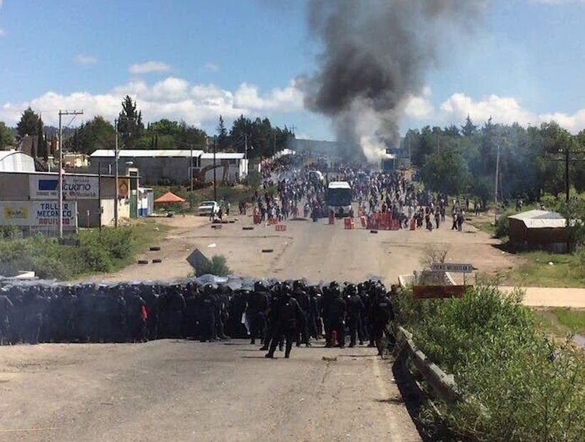 México: al menos 3 muertos en enfrentamientos entre policías y profesores