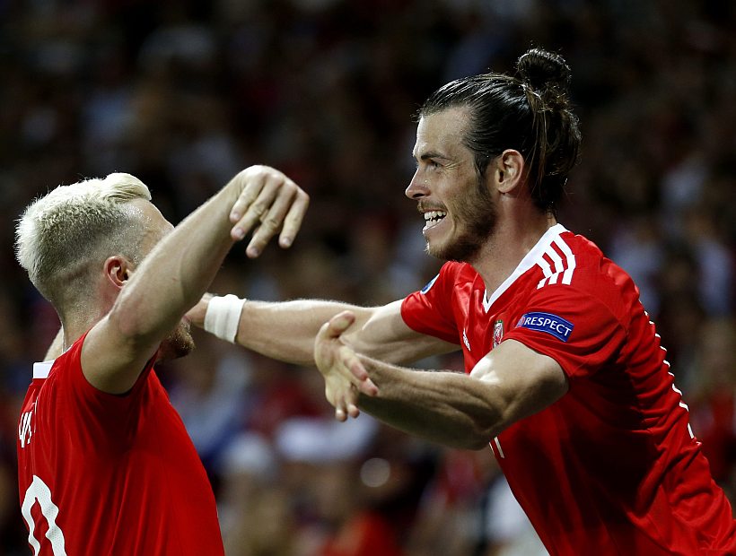 Gales logró un histórico pase a octavos de la Eurocopa al vencer 3-0 a Rusia