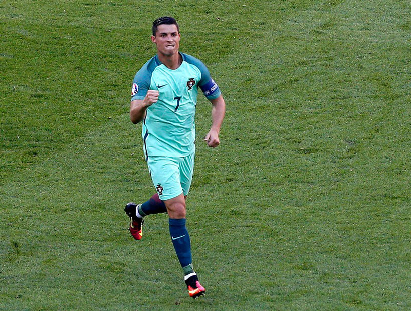 Con dos goles Cristiano Ronaldo empujó a Portugal a los octavos de la Eurocopa