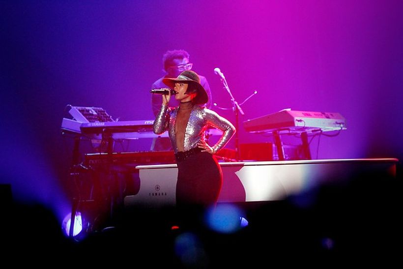Alicia Keys logra impedir uso de celulares en su show