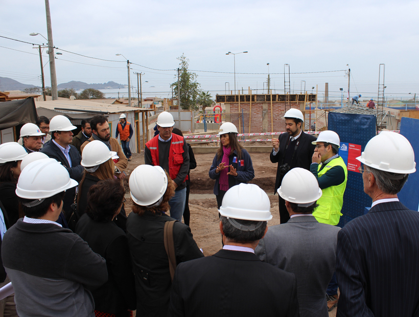 Autoridades inspeccionaron la construcción de viviendas sociales en Taltal