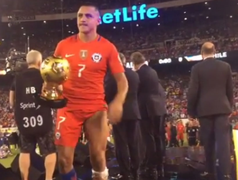 Alexis al recibir el premio al mejor jugador: "Alguna 'hueá' que gane..."