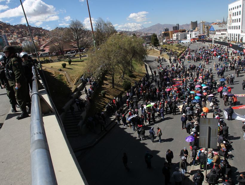 Bolivia: siete heridos y 21 detenidos en tercer día de protestas sindicales