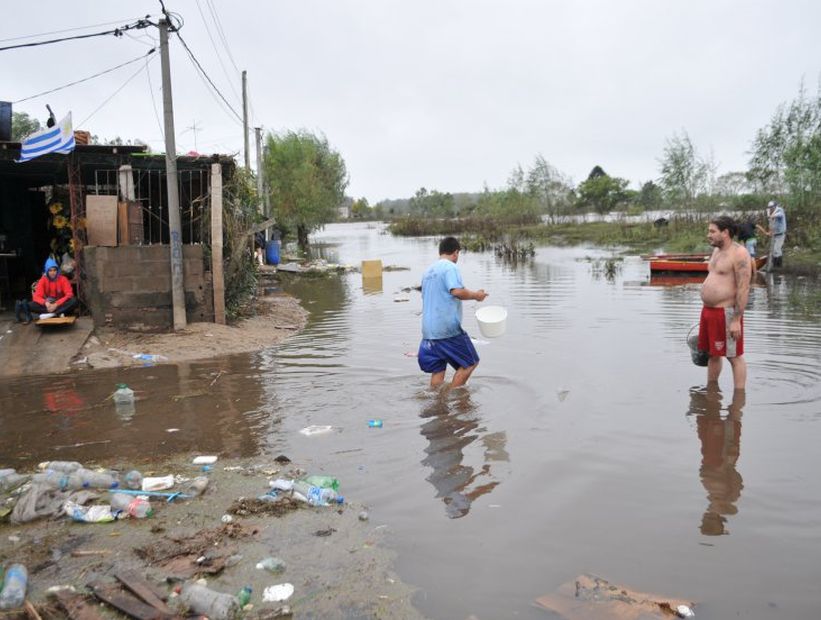 Uruguay: decretaron alerta amarilla por lluvias y tormentas a todo el sur del país