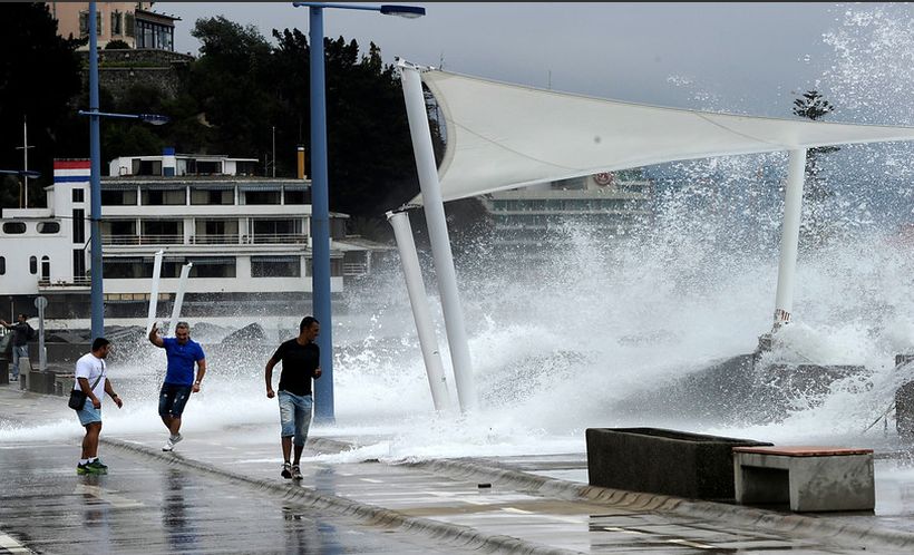 Armada: olas de hasta cuatro metros se extenderán hasta el miércoles