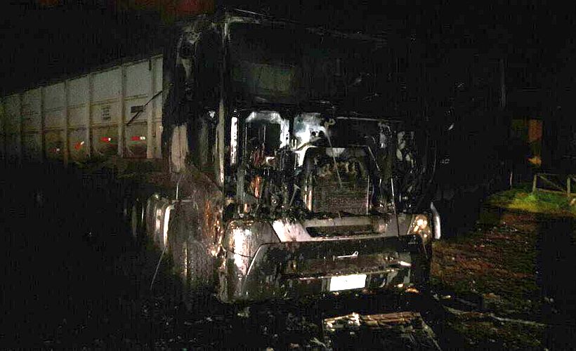 Queman tres camiones en la Hostería San Carlos de Collipulli