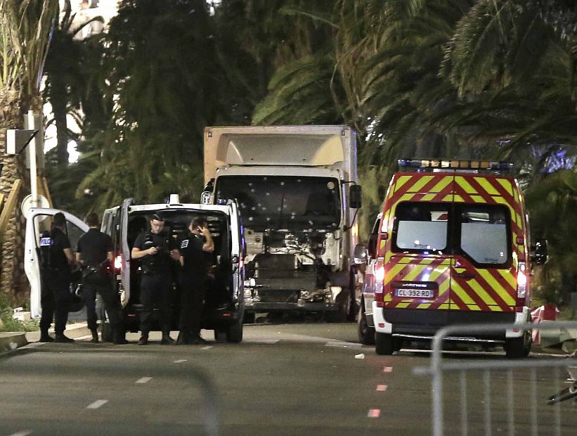Encontraron documentos de ciudadano franco-tunecino en camión que atropelló a multitud en Niza