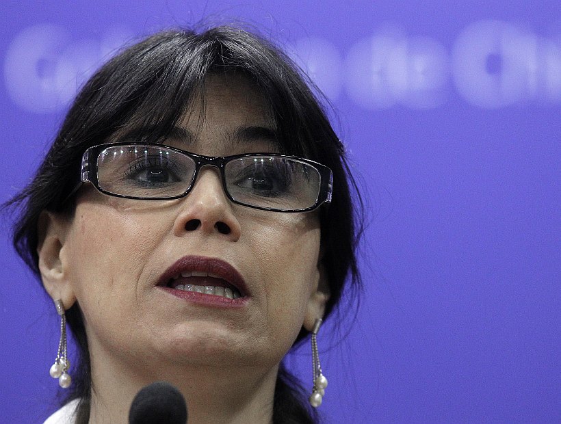 Ministra Blanco viaja a Arica tras la fuga de menores desde el Sename Ministra Blanco viaja a Arica tras la fuga de menores desde el Sename