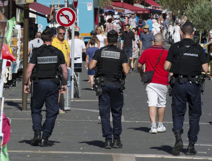 El gobierno francés refuerza la seguridad ante críticas cada vez más severas