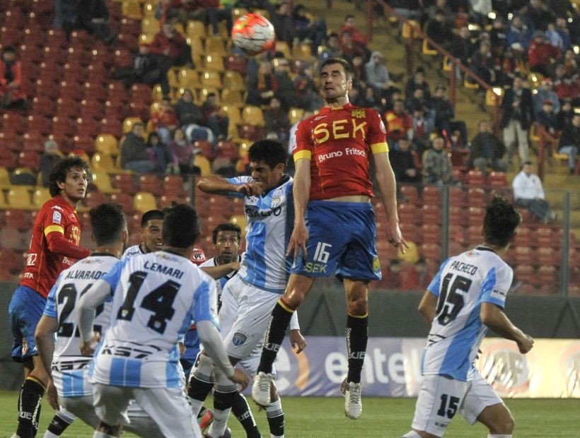 U. Española eliminó por penales a Magallanes y avanzó a octavos de la Copa Chile