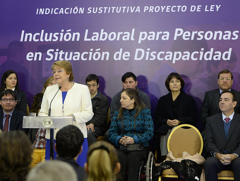 Modifican proyecto de inclusión laboral: 1% de la dotación deberá ser de personas con discapacidad