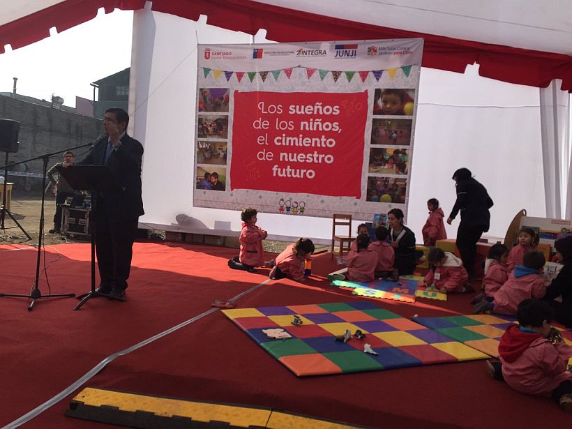 Construirán 10 jardines infantiles en la comuna de Santiago