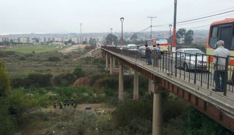 Hombre murió tras caer desde un transitado puente de La Serena