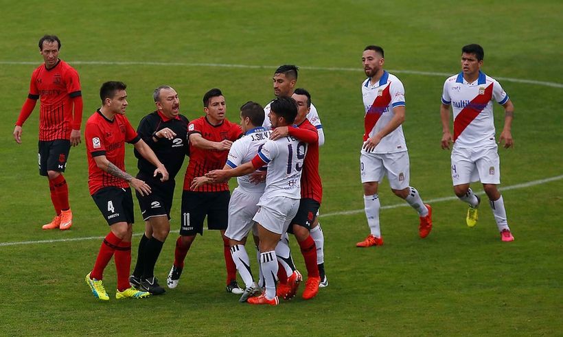 Colo Colo ganó 2-0 a Curicó Unido en el estreno de Pablo Guede