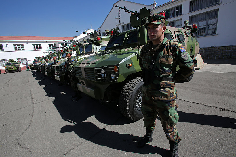 China donó a Bolivia 31 vehículos militares