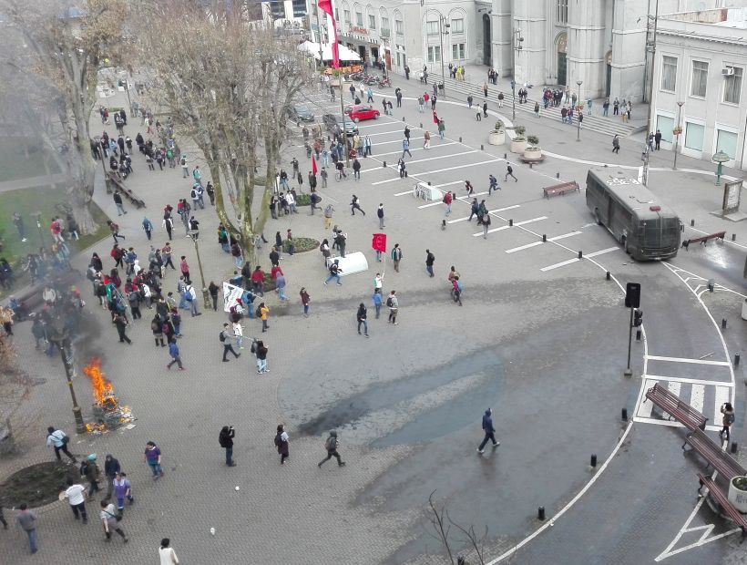 Graves incidentes en marcha estudiantil de Concepción terminaron con 14 detenidos