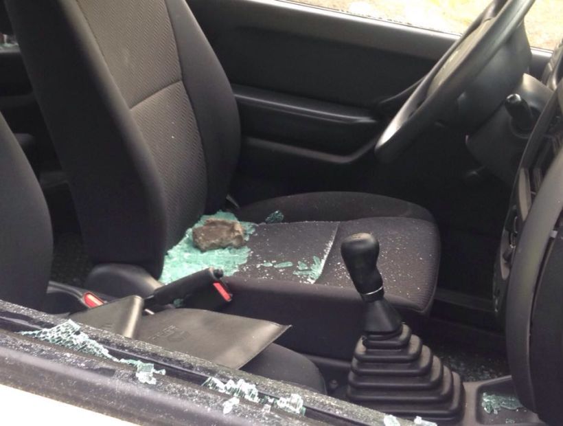 Encapuchados incendiaron un auto al interior de la Universidad de Concepción