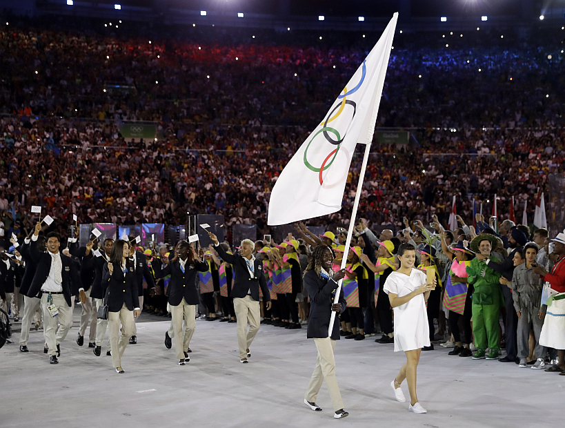El emotivo y ovacionado paso de los deportistas refugiados en los Juegos Olímpicos