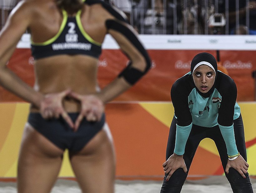 Jugadora egipcia de voley playa por su imagen en Río 2016: 