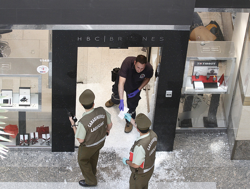 Encapuchados asaltaron relojería en mall de La Florida y se dieron a la fuga
