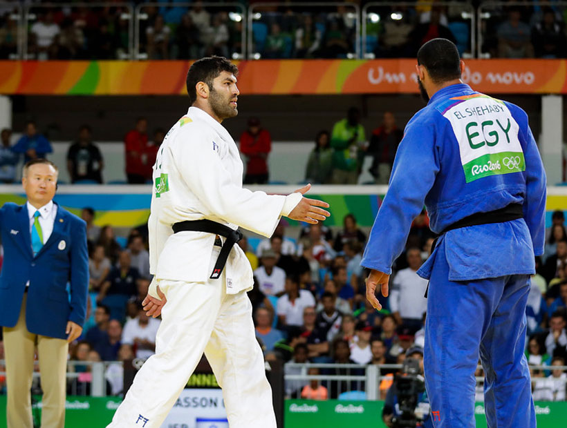 Judoca egipcio se negó a darle la mano a su rival israelí y el COI lo calificó como inaceptable