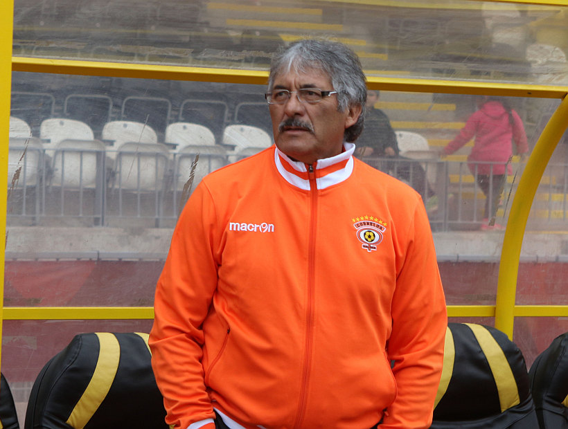 Carlos Rojas dejó la banca de Cobreloa tras su mal arranque en Primera B