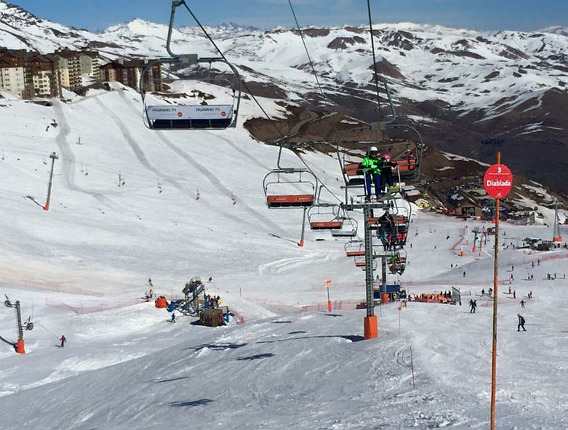 Valle Nevado: turistas quedaron atrapados en teleférico por dos horas