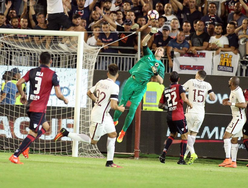 Mauricio Isla fue titular en el empate 2-2 del Cagliari ante la Roma