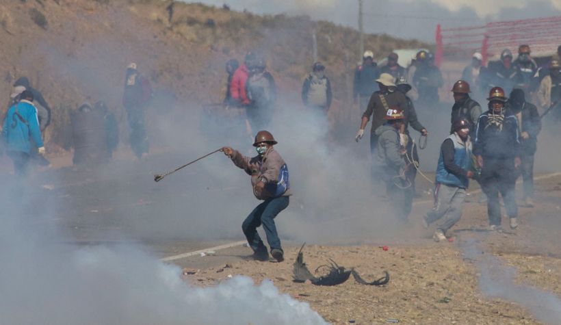 Petrolera boliviana acusa a mineros de dañar un oleoducto que va hacia Chile