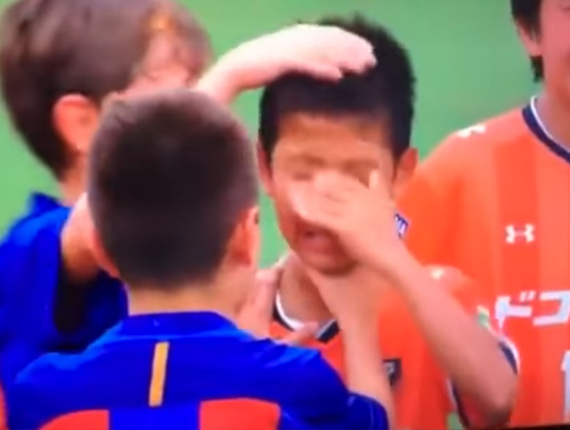 Infantiles del Barcelona dieron una ejemplar lección de Fair Play al consolar a sus rivales