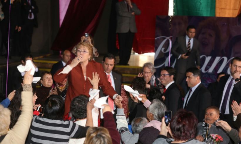 Bachelet celebró que pasó agosto cantando 